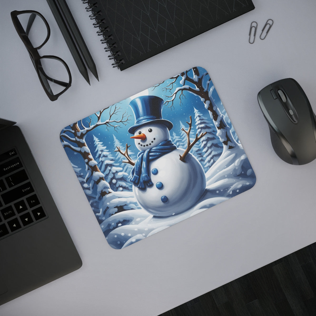 Tapis de Souris Bonhomme de Neige Bleu Forêt Enneigée sous la Lune Idée cadeau