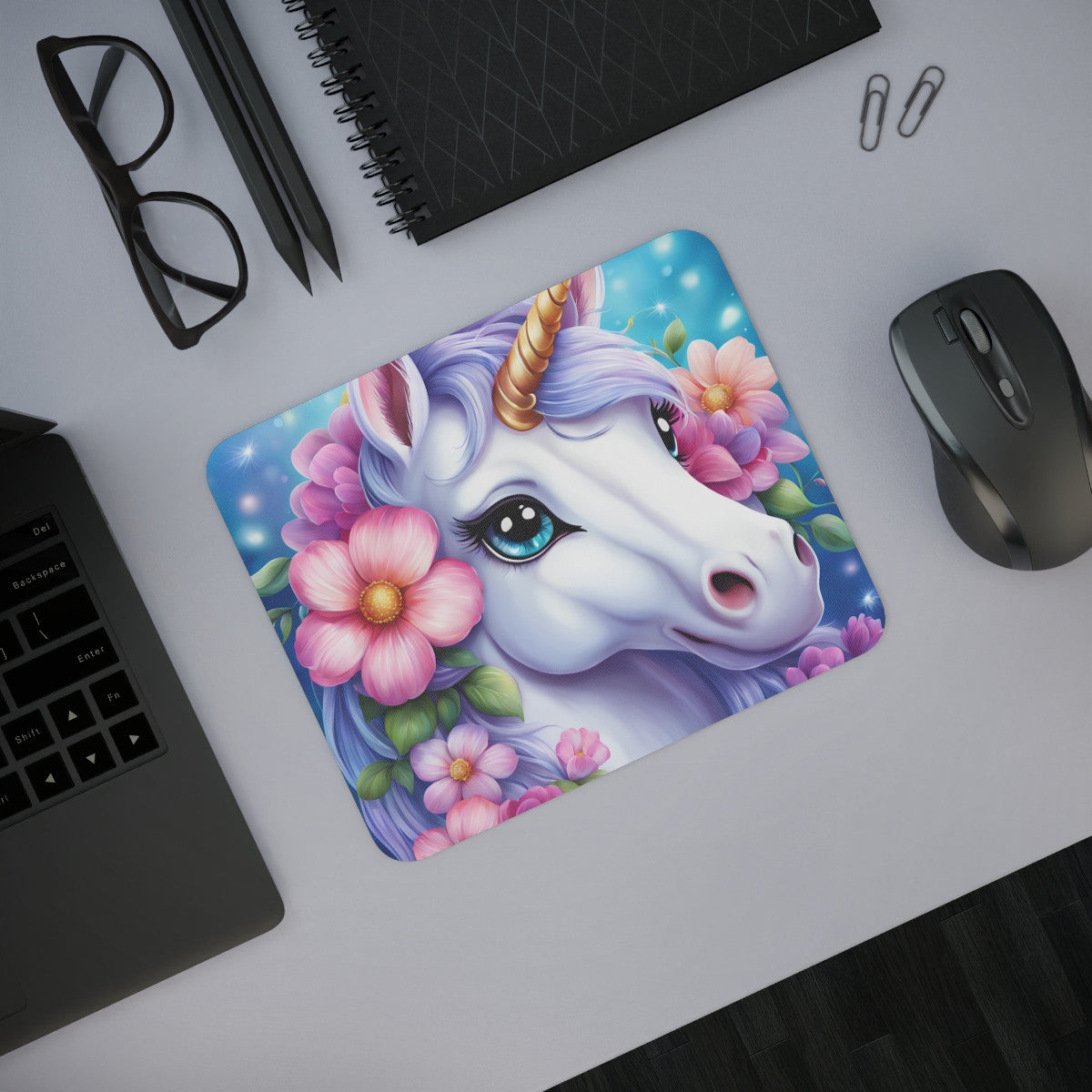 Tapis de Souris Licorne Féérique Portrait Licorne aux Yeux Bleus et Fleurs Magiques