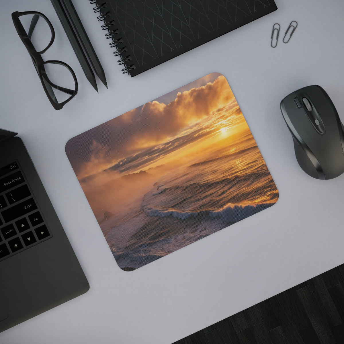 Tapis de Souris Paysage Océanique Coucher de Soleil Doré sur Vagues et Brume Marine