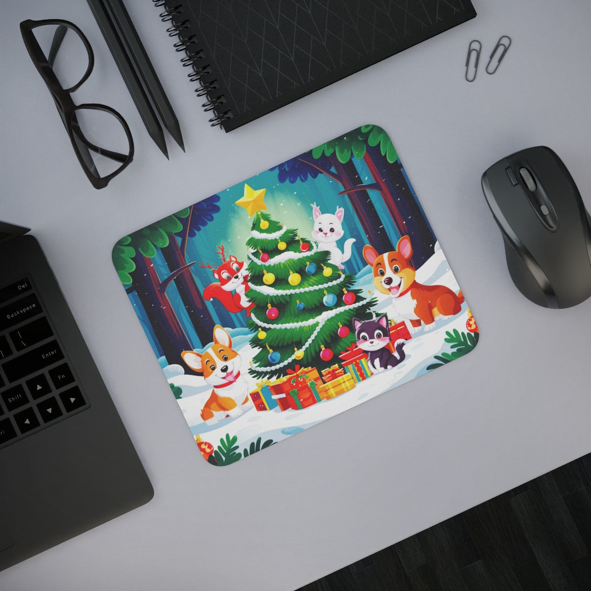 Tapis de Souris Noël Animaux Mignons  Illustration Festive avec Chiens, Chat, Écureuil, Lapin et Sapin Décoré
