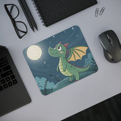Tapis de Souris Enfant Dragon Petit Dragon Vert Mignon Regardant la Lune Illustration Fantastique Douce et Magique