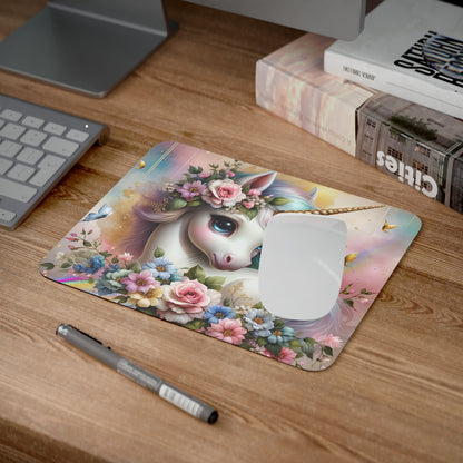 Tapis de Souris Licorne Féerique avec Fleurs et Arc-en-Ciel Illustration Fantastique Pastel Rose, Doré et BleU