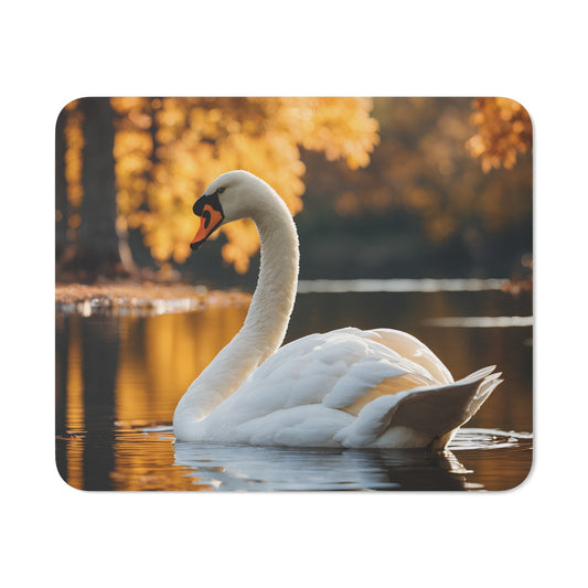 Tapis de Souris Cygne Élégant sur Étang d’Automne  Scène Nature Apaisante avec Reflets & Feuilles Dorées