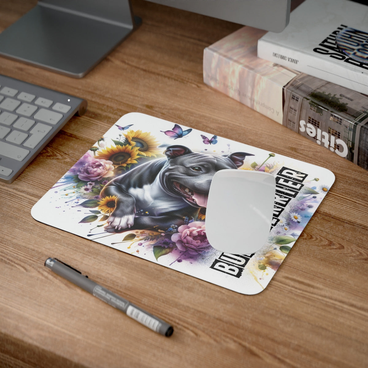 Tapis de Souris Bull Terrier avec Fleurs Colorées Illustration Joyeuse avec Papillons et Ambiance Pastel