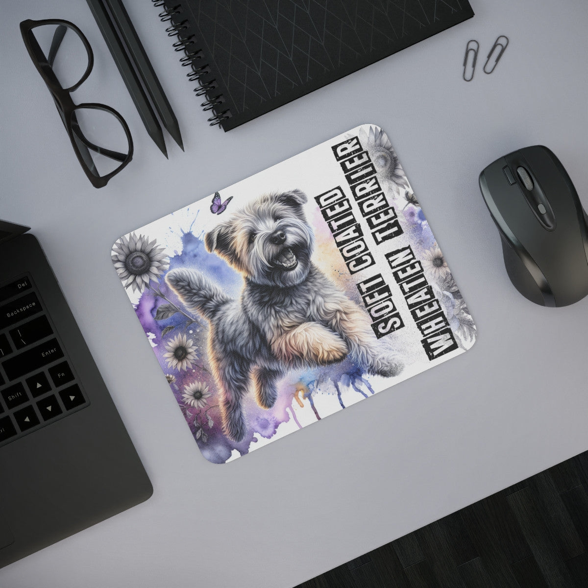 Tapis de Souris Soft Coated Wheaten Terrier Illustration Joyeuse de Chien Bondissant avec Fleurs Artistiques