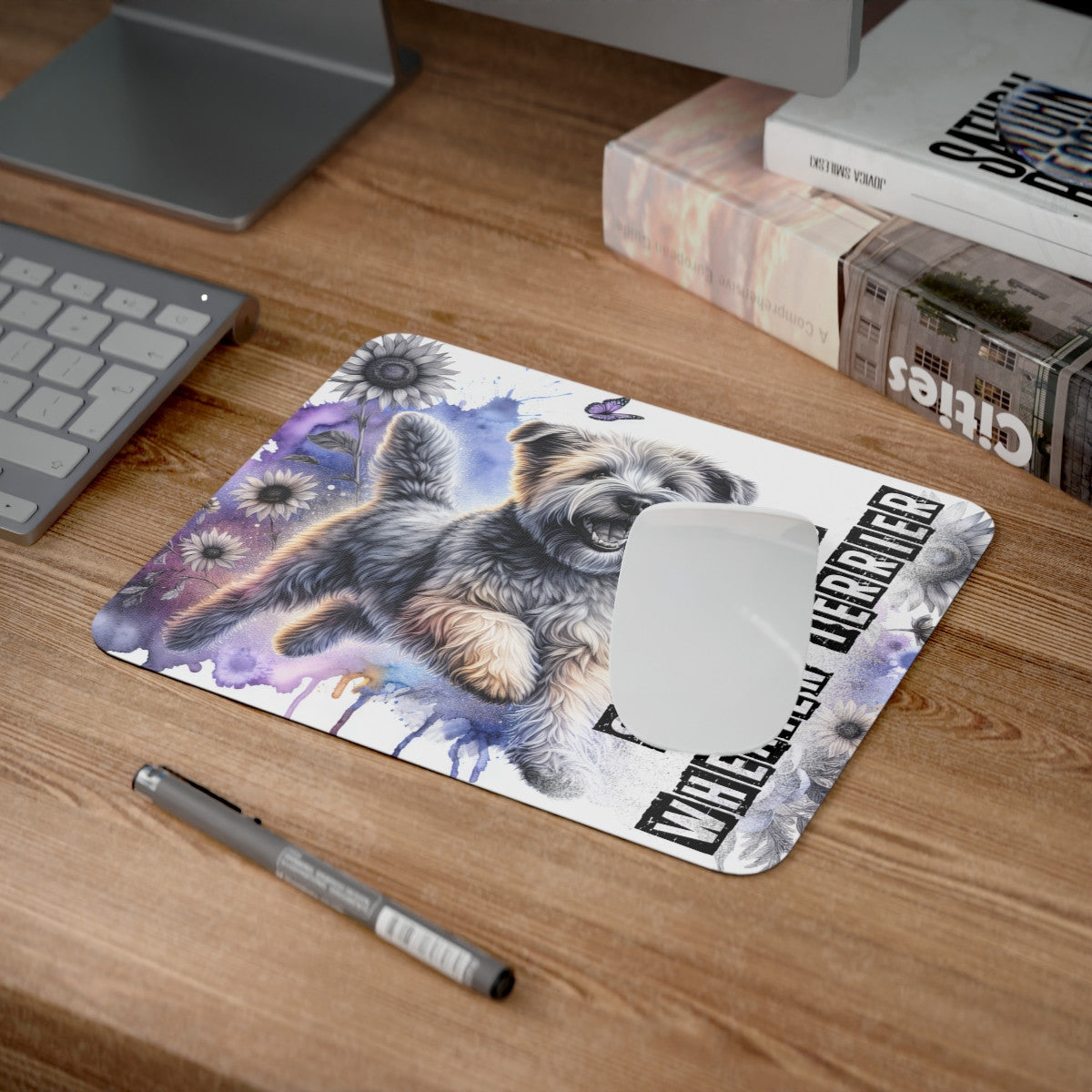Tapis de Souris Soft Coated Wheaten Terrier Illustration Joyeuse de Chien Bondissant avec Fleurs Artistiques