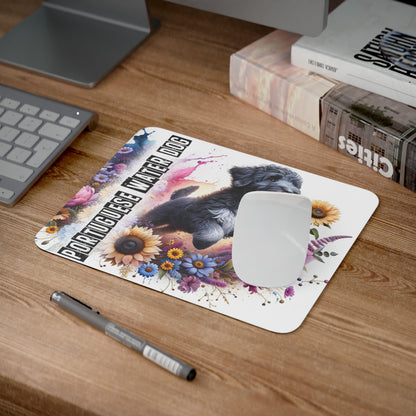 Tapis de Souris Portuguese Water Dog avec Fleurs – Chien Sportif Noir et Blanc Illustré Style Aquarelle