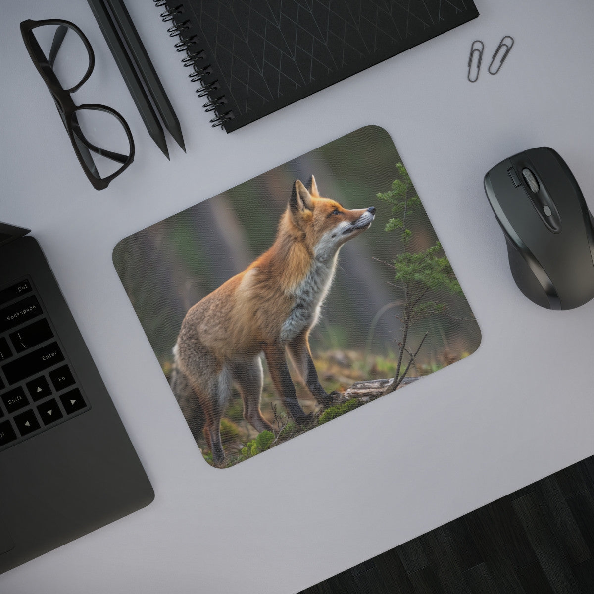 Tapis de Souris Renard Roux en Forêt  Illustration Photo Réaliste d’Animal Sauvage dans Nature Calme