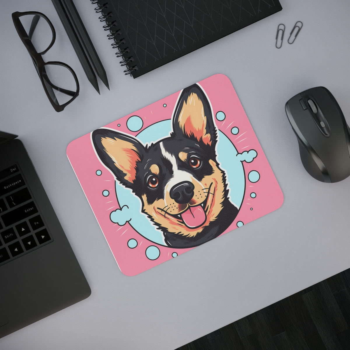 Tapis de Souris Chien Heureux  Illustration Cartoon de Corgi Noir & Beige Fond Rose et Bleu