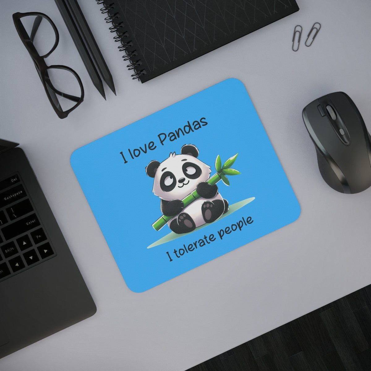 Tapis de souris 22x18 cm – Panda Kawaii & Message Sarcastique – Fond Bleu – «