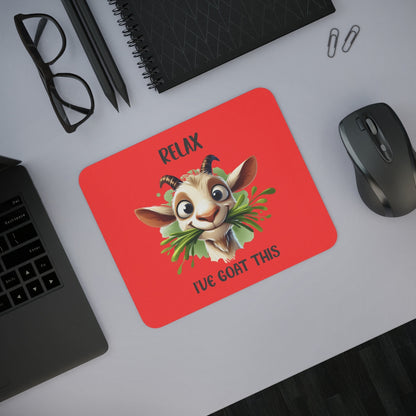 Tapis de souris 22x18 cm – Chèvre Fun & Message Drôle « Relax, I've Goat This » – Fond Rouge