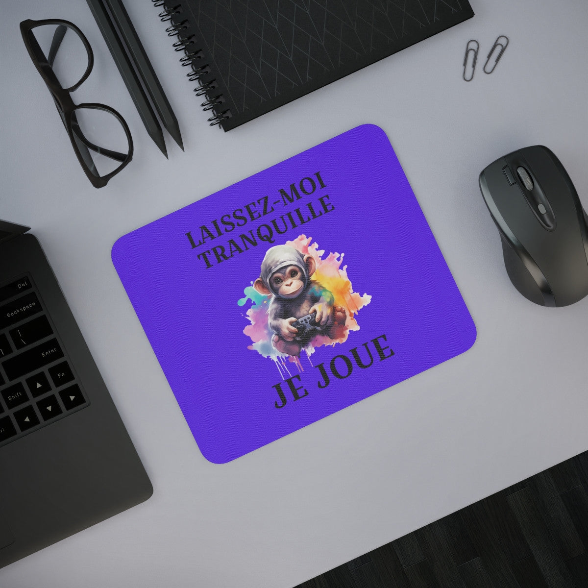 Tapis de souris 22x18 cm – Singe Gamer Stylé « Laissez-Moi Tranquille Je Joue » – Fond Violet