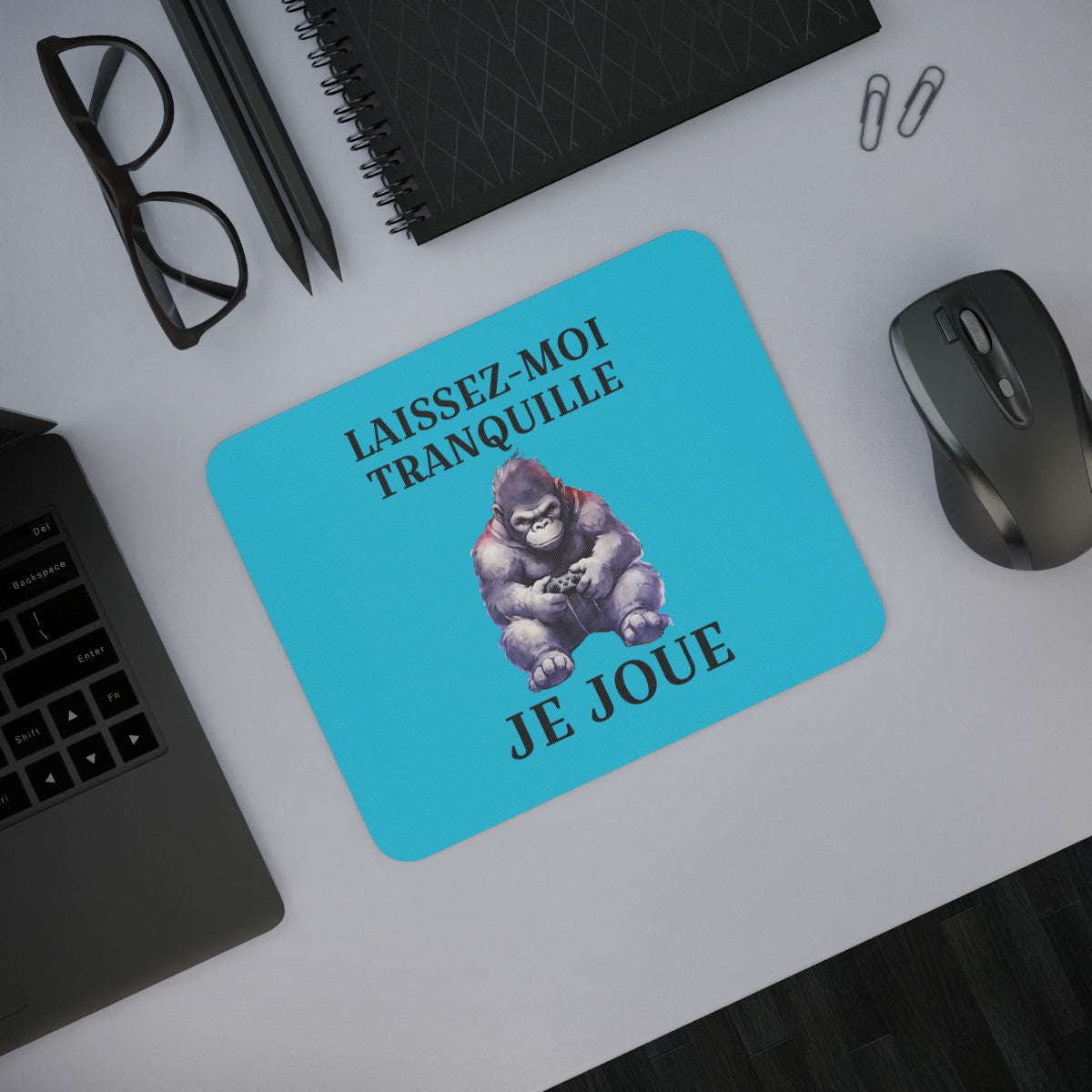 Tapis de souris 22x18 cm – Gorille Gamer « Laissez-Moi Tranquille Je Joue » – Fond Bleu