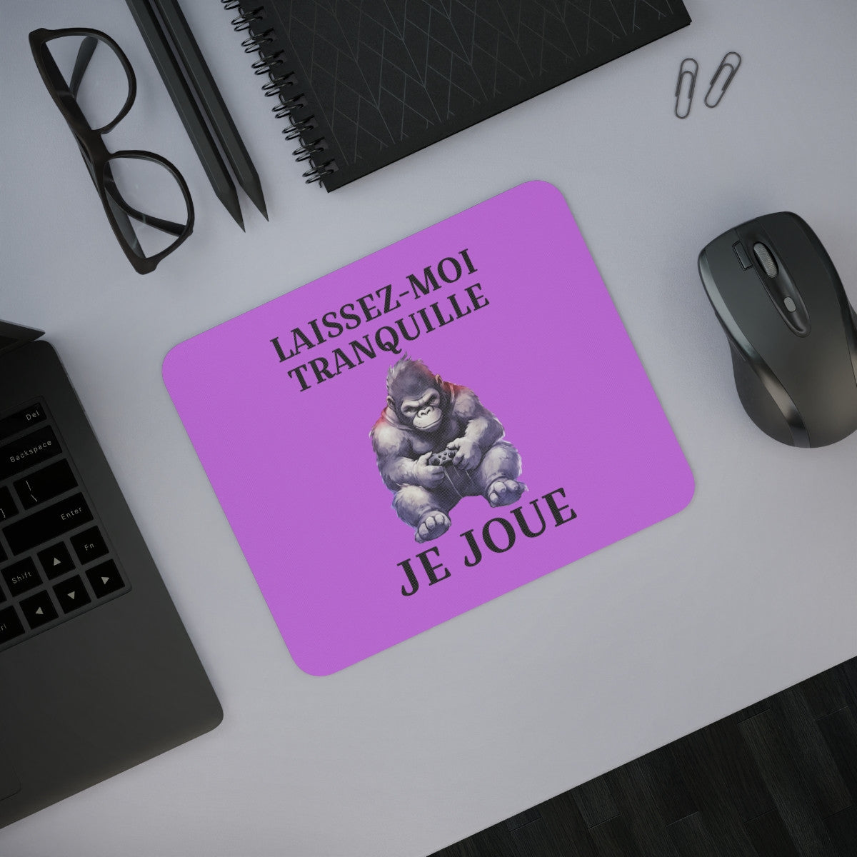Tapis de souris 22x18 cm – Gorille Concentré « Laissez-Moi Tranquille Je Joue » – Fond Violet
