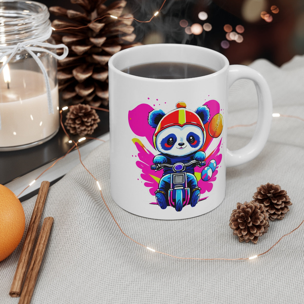 Mug Panda à Moto – Design Cartoon Kawaii – Casque Rouge et Décor Pop – Univers Enfant & Fun