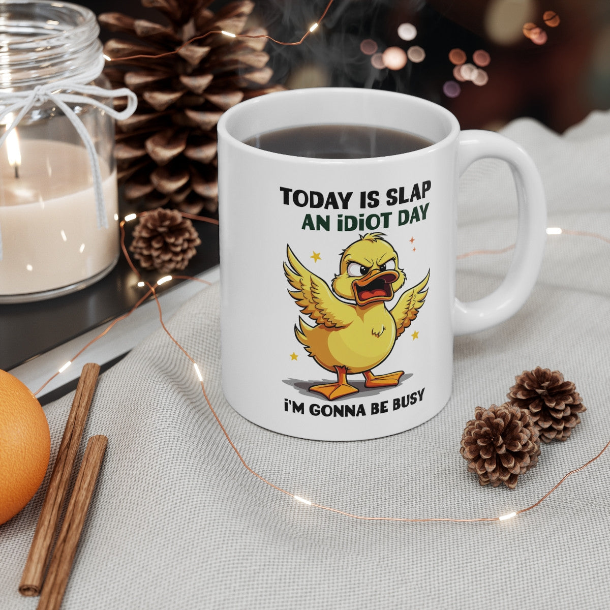 Mug Humour Colérique – “An Idiot Day” – Canard Cartoon Furax Jaune et Déjanté