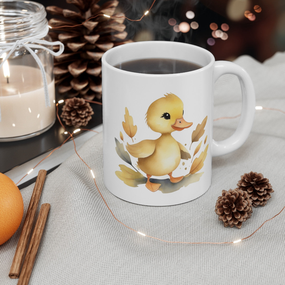 Mug Automnal Canard – Petit Caneton dans les Feuilles – Illustration Aquarelle Tendre et Saisonnière