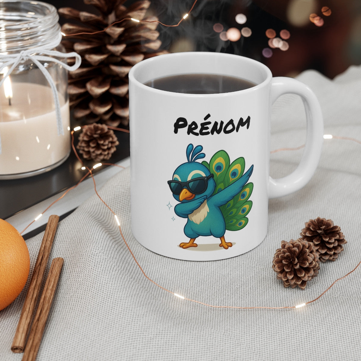 Mug Personnalisé Paon qui Dab – Illustration Tropicale Colorée avec Prénom – Cadeau Oiseau Stylé et Rigolo