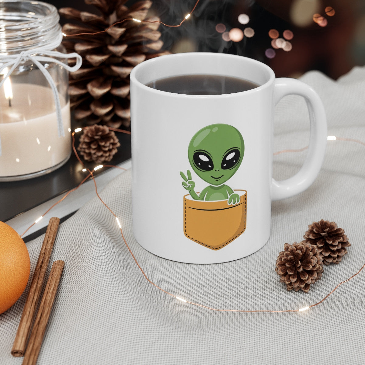 Tasse Alien Mignon dans la Poche – Mug Drôle Science-Fiction – Cadeau Original Geek & Fan d’Espace – 325ml