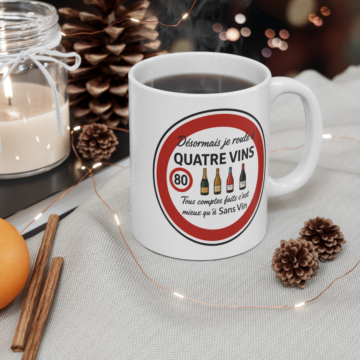 Mug Humour Vin – Panneau 80 “Je roule à Quatre Vins” – Design Drôle pour Amateurs de Vin – Cadeau Apéro