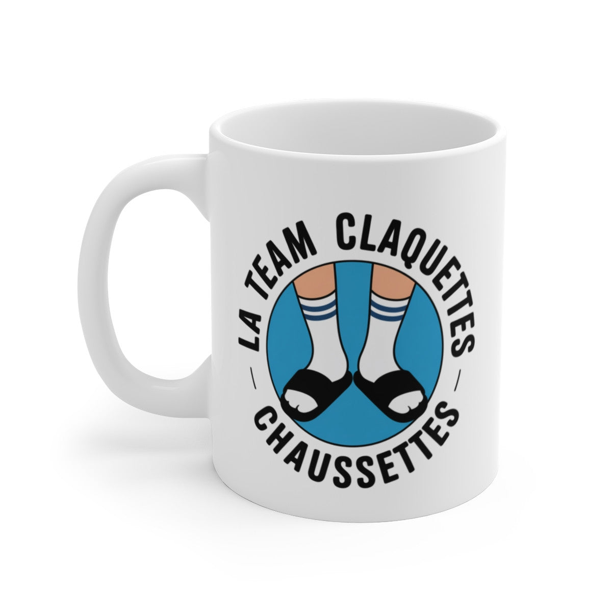 Tasse Claquettes Chaussettes – Mug Humour Look Relax – Cadeau Fun Mode Décontractée 325ml