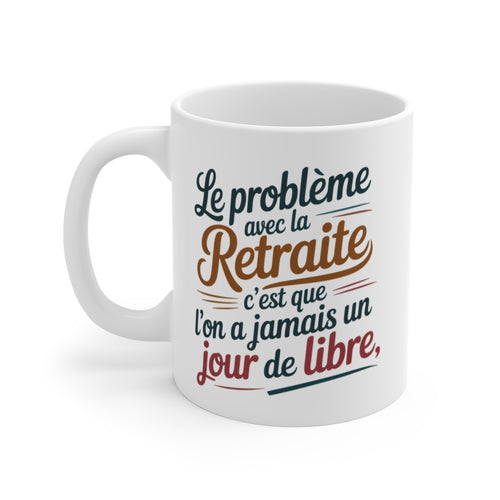 Mug Retraite Humoristique – “Jamais un Jour de Libre” – Cadeau Retraité Drôle – Tasse Céramique 325ml