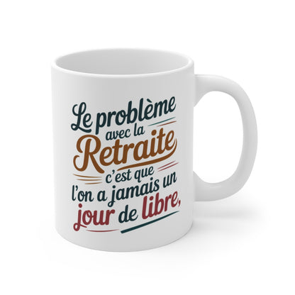 Mug Retraite Humoristique – “Jamais un Jour de Libre” – Cadeau Retraité Drôle – Tasse Céramique 325ml