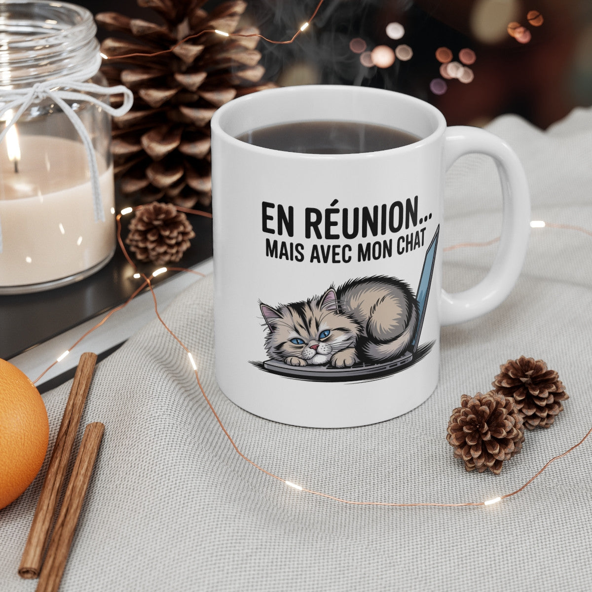 Mug Télétravail Chat – En Réunion mais avec mon Chat – Cadeau Geek Félin Humour