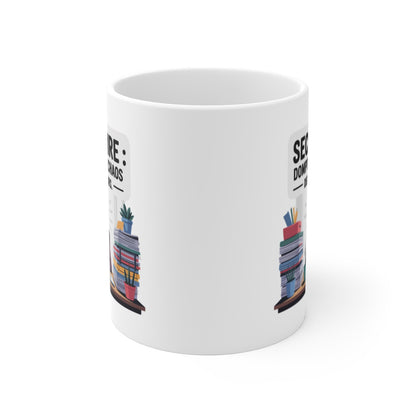 Mug Secrétaire – Dompteuse de Chaos – Illustration Humour de Bureau – Cadeau Original et Motivant