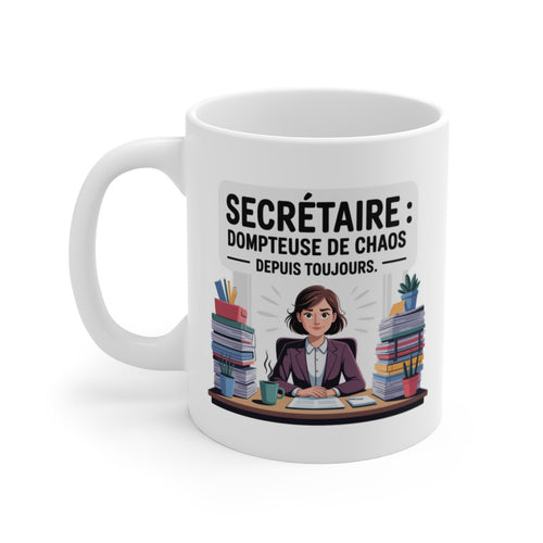 Mug Secrétaire – Dompteuse de Chaos – Illustration Humour de Bureau – Cadeau Original et Motivant