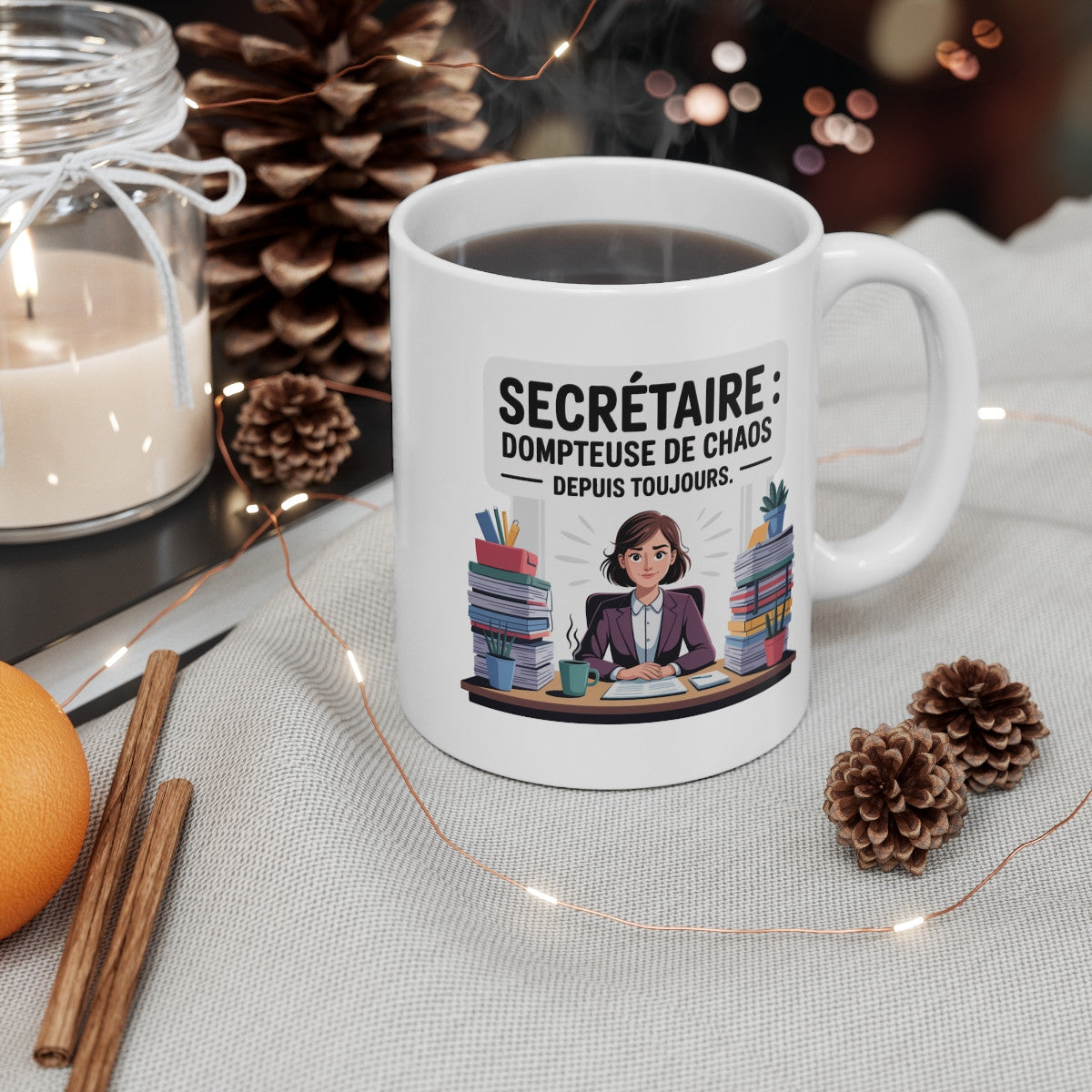 Mug Secrétaire – Dompteuse de Chaos – Illustration Humour de Bureau – Cadeau Original et Motivant
