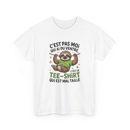 T-shirt Paresseux Drôle – "C’est le Tee-Shirt Qui Est Mal Taillé" – Tee-Shirt Blanc ou Gris Humour Détente Unisexe S à 3XL