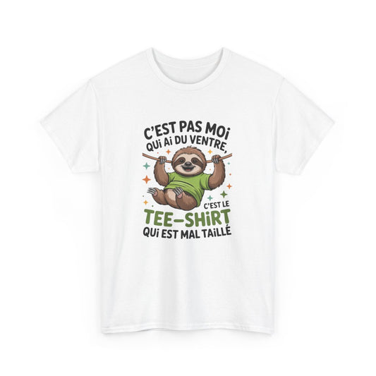 T-shirt Paresseux Drôle – "C’est le Tee-Shirt Qui Est Mal Taillé" – Tee-Shirt Blanc ou Gris Humour Détente Unisexe S à 3XL