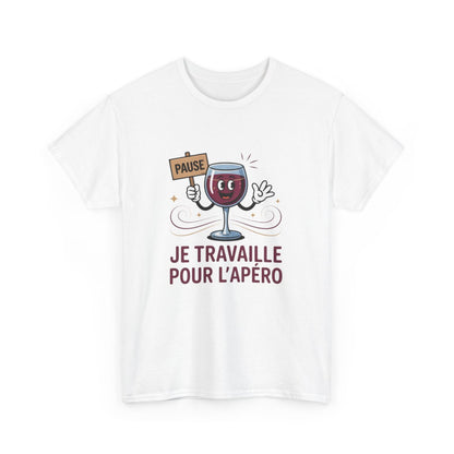 T-shirt Apéro Humour – "Je Travaille Pour l’Apéro" – Design Verre de Vin Rigolo et Coloré