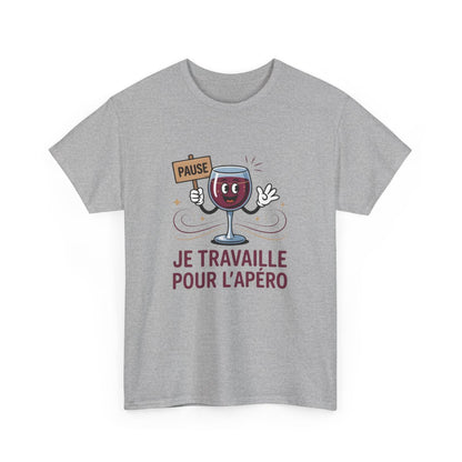 T-shirt Apéro Humour – "Je Travaille Pour l’Apéro" – Design Verre de Vin Rigolo et Coloré
