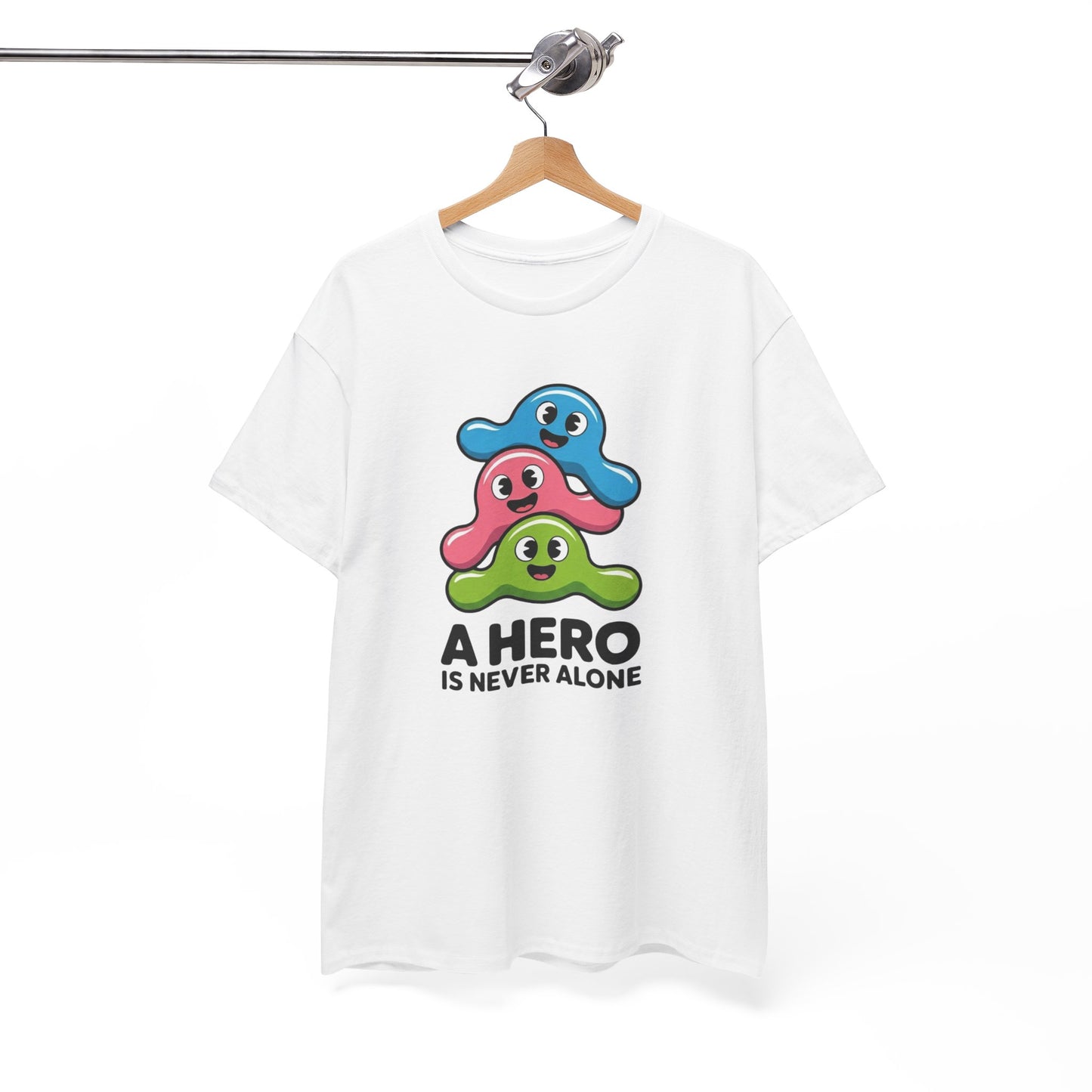 T-Shirt Kawaii Homme Femme – Tee Shirt Cute Hero Never Alone – Cadeau Mignon Positif Noir Blanc Gris