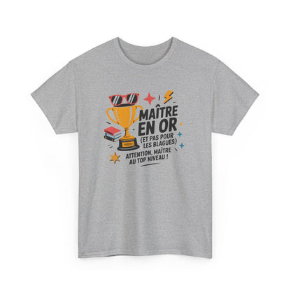 Tee Shirt Maître en Or – Cadeau Fin d’Année Professeur Homme – T-Shirt Blanc ou Gris