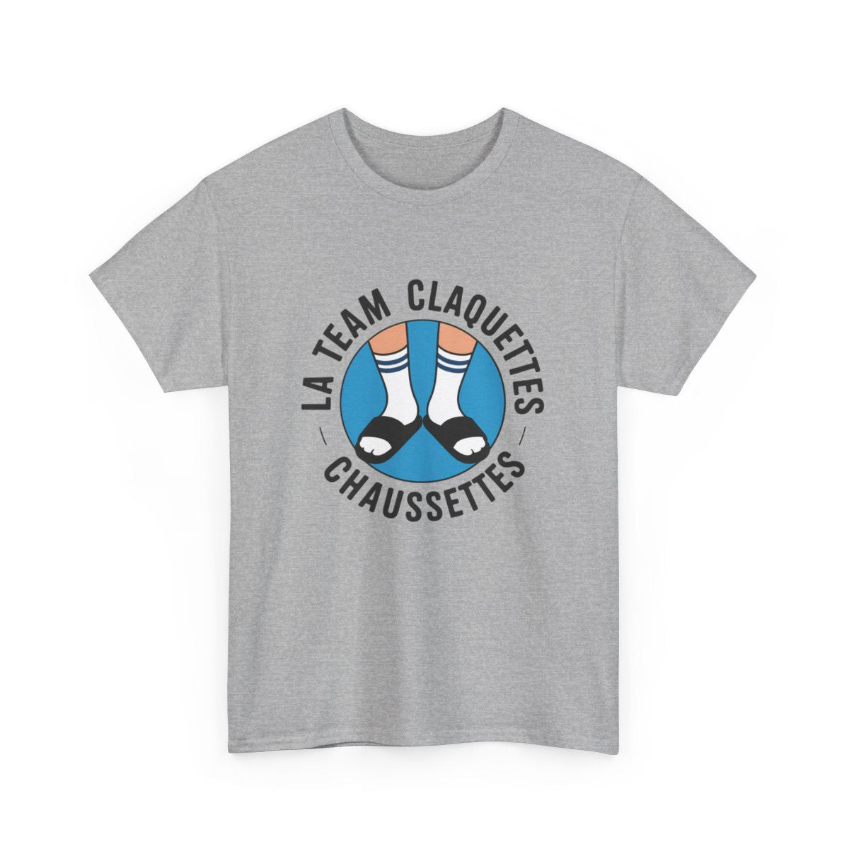 T-shirt La Team Claquettes Chaussettes – Humour Mode Kitsch – Visuel Pop Coloré