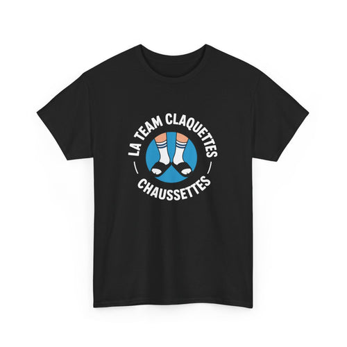 Tee-Shirt Noir Claquettes Chaussettes – T-shirt Humour Détente – Mode Streetwear Fun – Cadeau Drôle