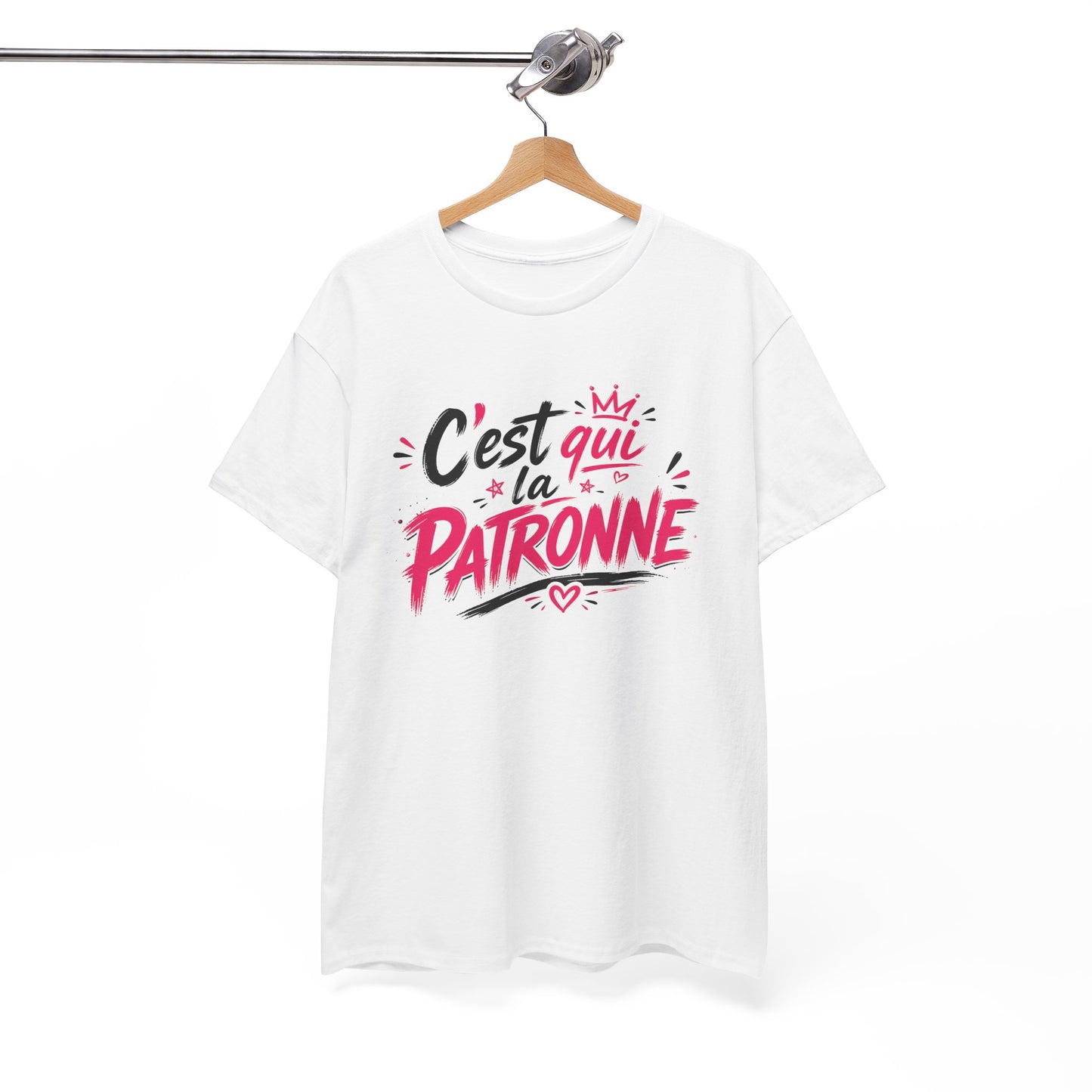T-Shirt Femme Humour Patronne – C’est Qui La Patronne – Tee Shirt Girl Boss Rose – Cadeau Femme Drôle