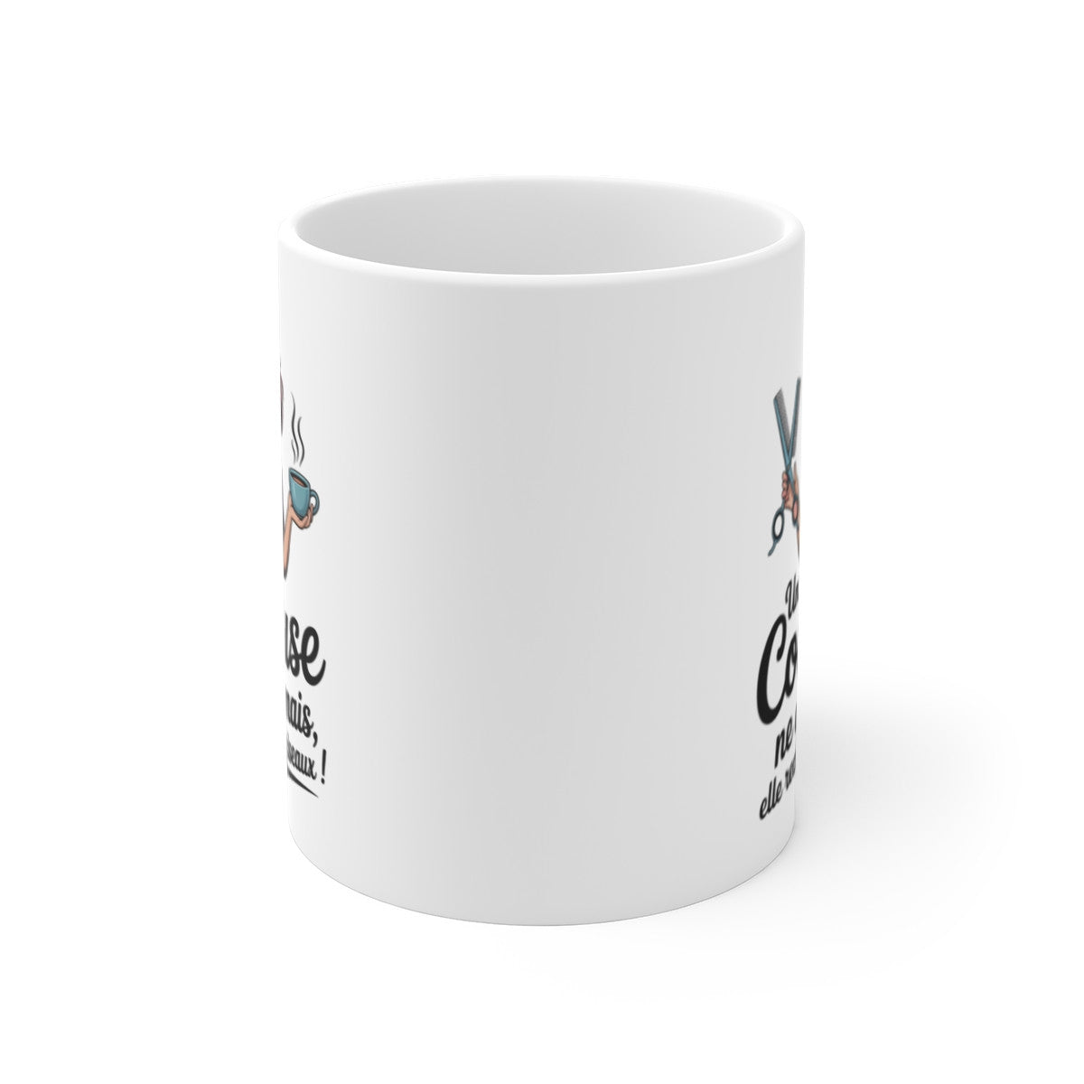 Tasse Coiffeuse – Une Coiffeuse ne Dort Jamais, Elle Recharge ses Ciseaux – Mug Humour Coiffure 325ml