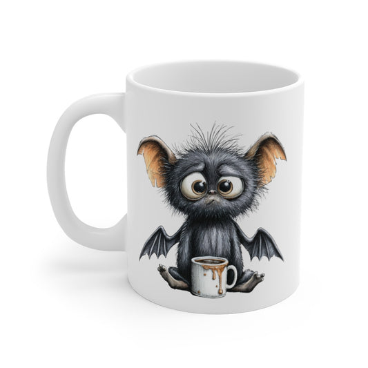 Design Mug Café Drôle – Créature Poilue Fatiguée avec Tasse – Illustration Mignonne Kawaii Gothique