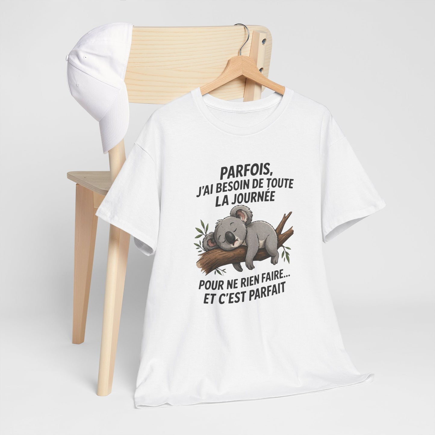 T-Shirt Humour Koala Dormeur – Besoin de Toute la Journée pour Ne Rien Faire – Tee Shirt Détente Drôle