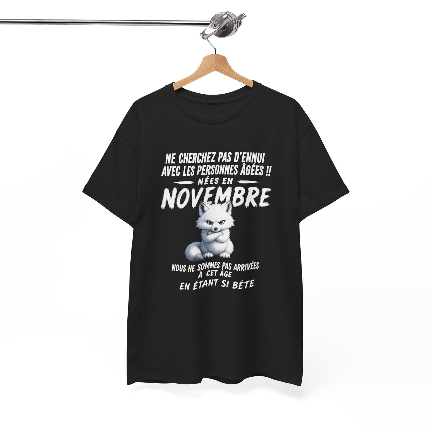 Tee-Shirt Né en Novembre Humour Senior – Cadeau Retraité Homme Femme – Renard Polaire Drôle Anniversaire Personne Âgée