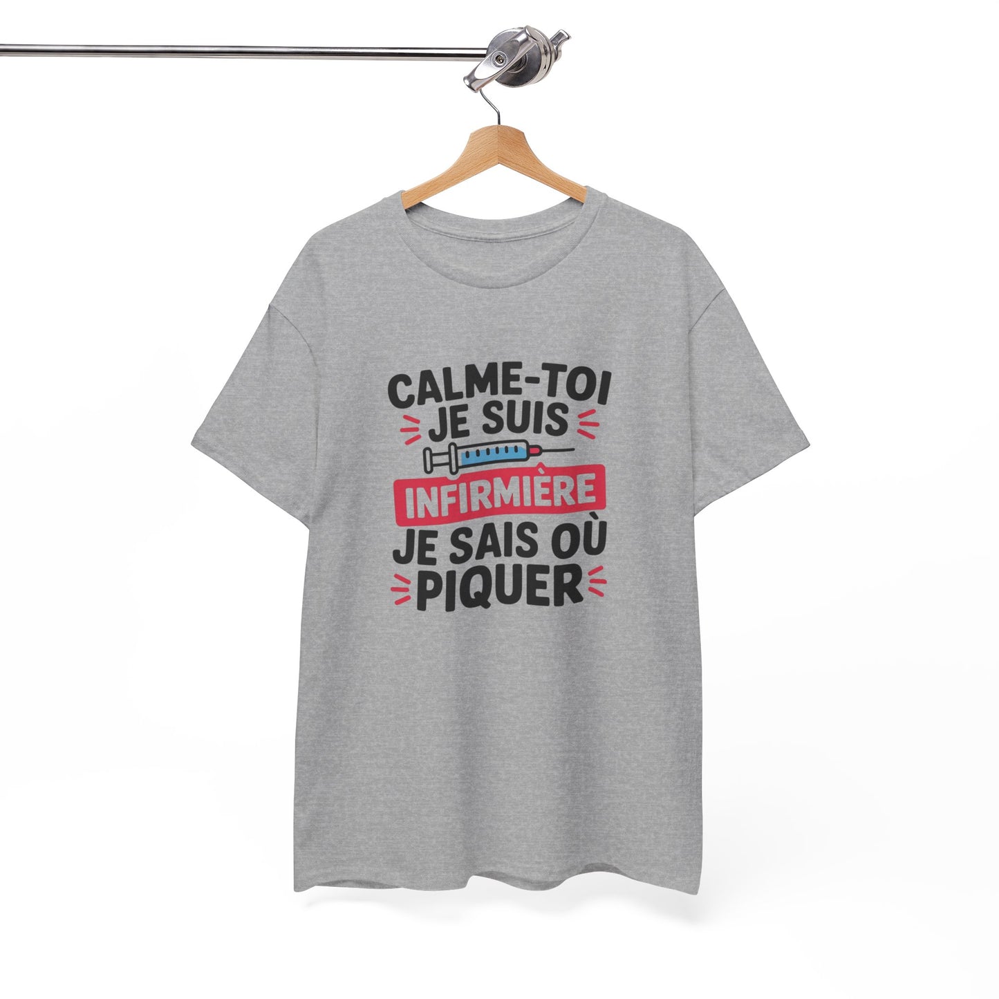 T-Shirt Infirmière Humoristique "Calme-Toi Je Suis Infirmière" – Design Drôle avec Seringue – Cadeau Idéal Soignant