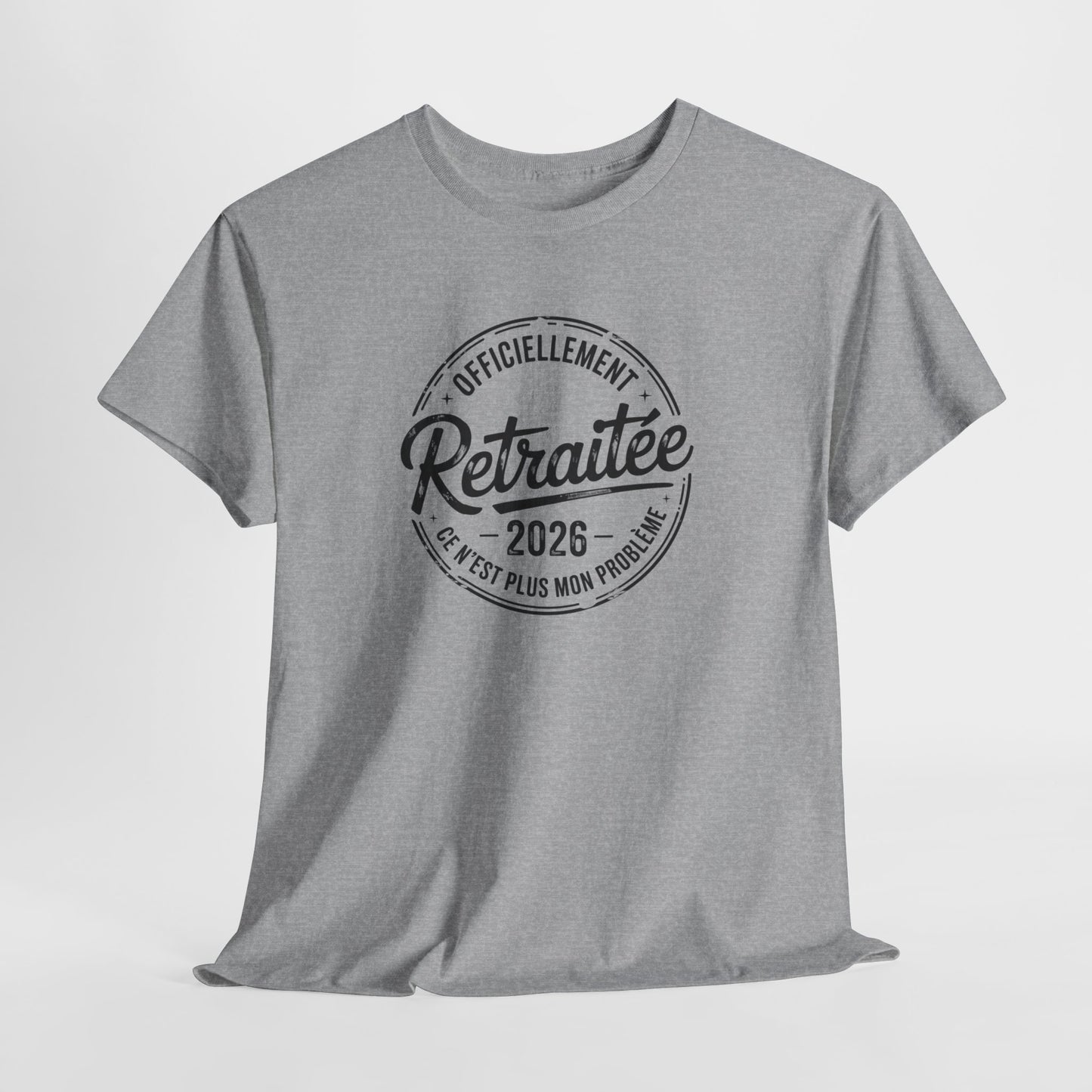 T-Shirt Retraite 2026 Femme – Cadeau Retraitée Humour – Tee Shirt Officiellement Retraitée Noir Blanc Gris