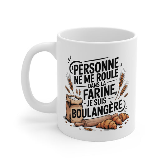 Tasse Humour Boulangère 325ml – Mug Céramique “Personne ne me roule dans la farine” – Cadeau Drôle Artisan Pâtisserie