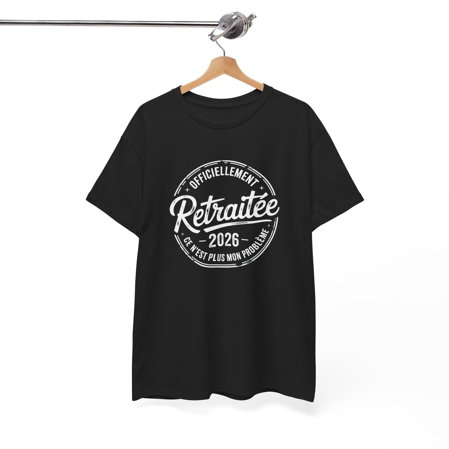 T-Shirt Retraite 2026 Femme – Cadeau Retraitée Humour – Tee Shirt Officiellement Retraitée Noir Blanc Gris